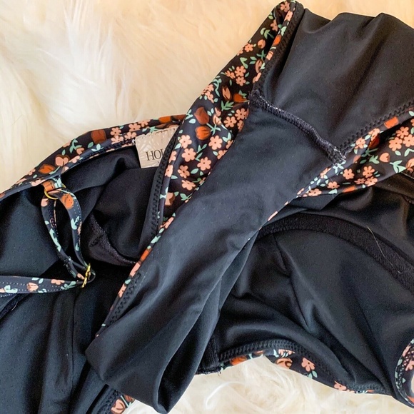 House of CB London Una Floral Printed One-Piece - Picture 4 of 5